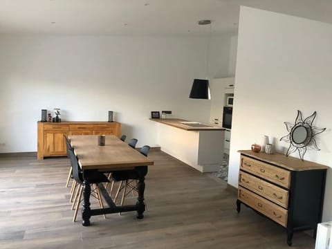 Logement de plain-pied avec jardin, terrasse Apartment in Bourgogne-Franche-Comté