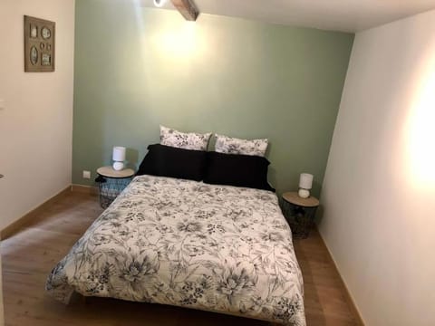 Logement de plain-pied avec jardin, terrasse Apartment in Bourgogne-Franche-Comté