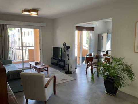 Two Bedroom Condo - Just Renovated Great Location Wohnung in Nicosia City