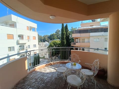 Two Bedroom Condo - Just Renovated Great Location Appartamento in Nicosia City