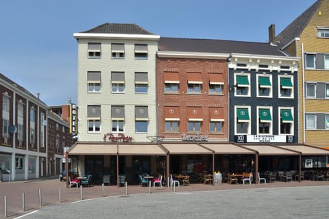 Facade/entrance