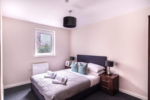 Modern & Spacious 2 Bed Apartment in Manchester Apartment in Stretford