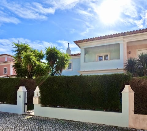 Casa Beloura between the sea and the mountains House in Sintra