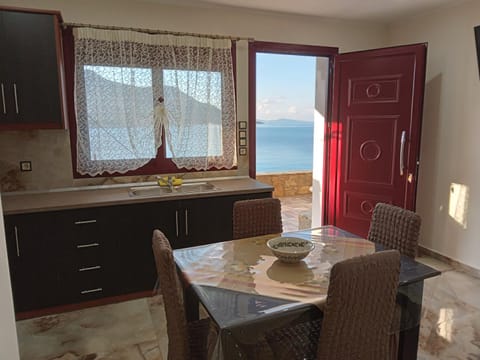 Kitchen or kitchenette, Sea view