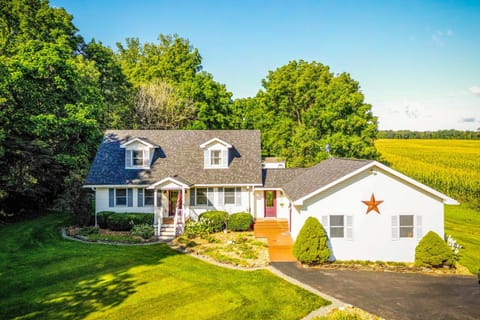 Lovely Interlaken Home with Pool, Fire Pit and Yard! Casa in Cayuga Lake