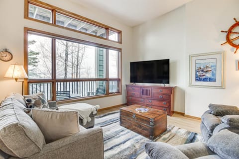 Lakefront Tofte Townhome with Deck and Views! House in Minnesota