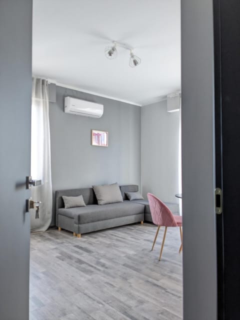 Living room, Seating area, air conditioner