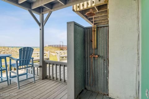 Shower, View (from property/room), Balcony/Terrace, Seating area, Sea view