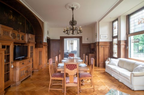 City Villa - perfect for bigger groups Apartment in Limburg (province)