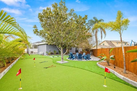 5 Mins 2 Beach~Golf Simulator~Heated Pool~Gameroom House in Seminole