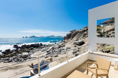 Casa Luna - Luxury Villa - Oceanfront, Private Infinite Pool & Cabos Arch view Villa in Baja California Sur