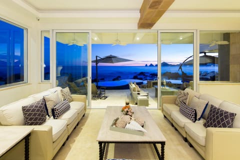 Casa Luna - Luxury Villa - Oceanfront, Private Infinite Pool & Cabos Arch view Villa in Baja California Sur