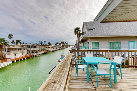 Canal-Front Extravaganza House in Port Isabel