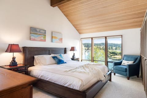 Perch - Marina Retreat House in Whidbey Island