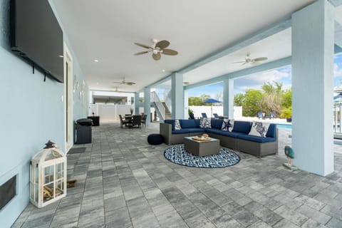 Mermaid's Paradise ~ Pool ~ Dock ~ Games ~ Views House in Key Colony Beach
