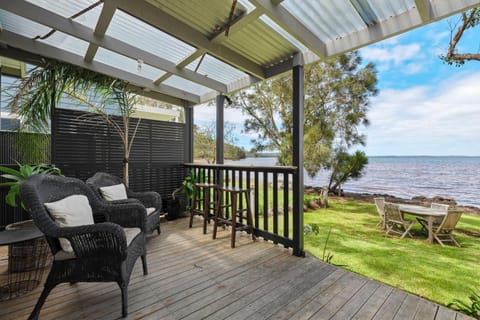 The Waterfront House - Pet Friendly - Absolute Waterfront House in Saint Georges Basin