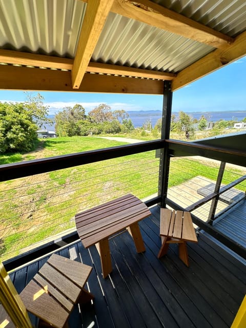 Ocean Breeze Tiny House - Ocean and Lake View Apartment in Mallacoota