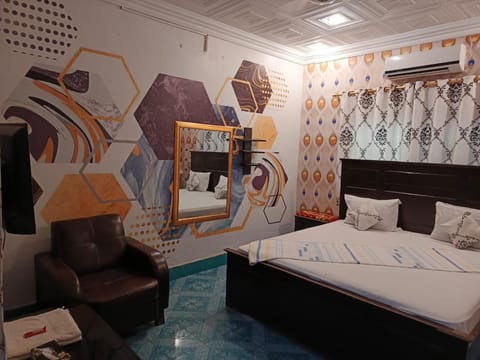 Al Madina Guest House Condominio in Sindh