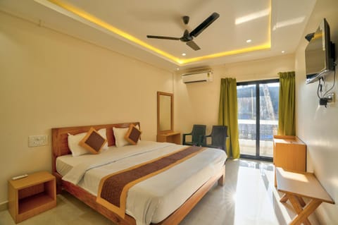 Bed, Photo of the whole room, Bedroom, air conditioner