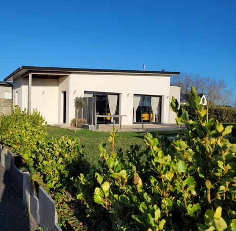 Property building, Day, Garden, Garden view