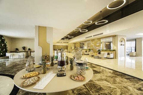 Coffee/tea facilities, Kitchen or kitchenette, Food and drinks, Food, Buffet breakfast, Drinks, minibar