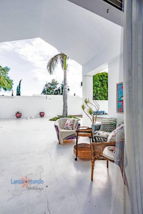 Casa Lola Vivienda Vacacional adults only Villa in Costa Teguise