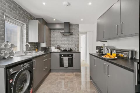 The Stylish Oxford Abode - Parking - Sleeps 8 House in Oxford