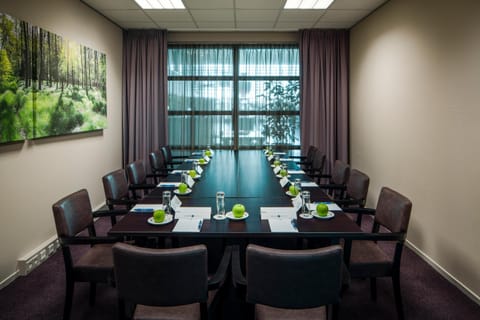 Meeting/conference room