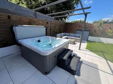 Coastal 5-Bedroom House in Devon with a Hot Tub House in East Devon District