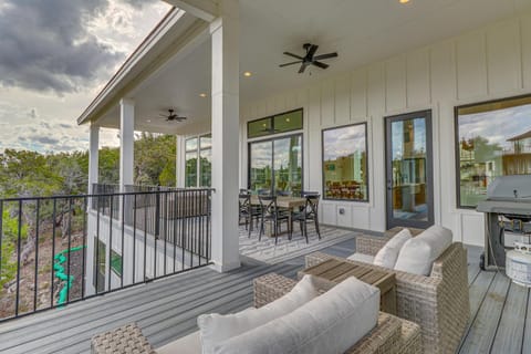Modern Farmhouse with Large Deck, Lake Travis Views! House in Point Venture