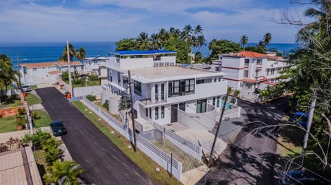 Casa Loba Luxe Apartment with pool and ocean views Haus in Stella