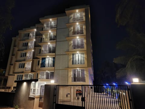 Property building, Night, View (from property/room), Balcony/Terrace