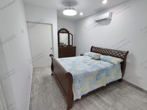 Bed, Photo of the whole room, Bedroom, air conditioner