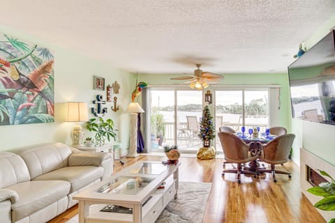 Riverfront Townhome in Titusville Community Pool Haus in Titusville