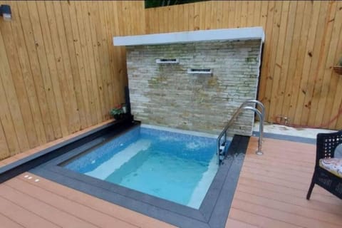 Hot Tub, Swimming pool