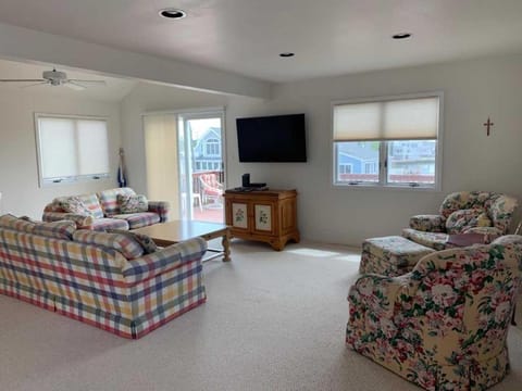 Reversed Living With Water Views! Maison in Harvey Cedars