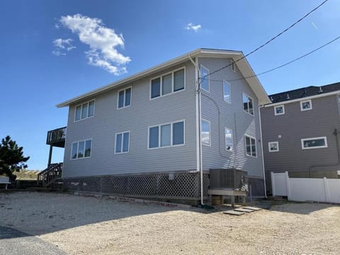 Oceanfront 1st Floor Duplex Copropriété in Beach Haven