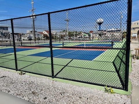 Totally Renovated 6 Bedroom Home Nextdoor To Pickleball Courts!!!! Casa in North Beach Haven