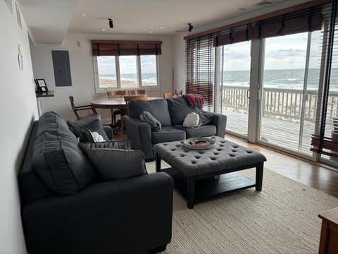 Ocean Front 3 Bedroom 1 Bath 2nd Floor With Great Ocean Views Condominio in Harvey Cedars