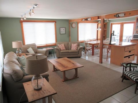 Nicely Renovated First Floor Duplex On The Ocean Side In Brant Beach, Condo in Ship Bottom