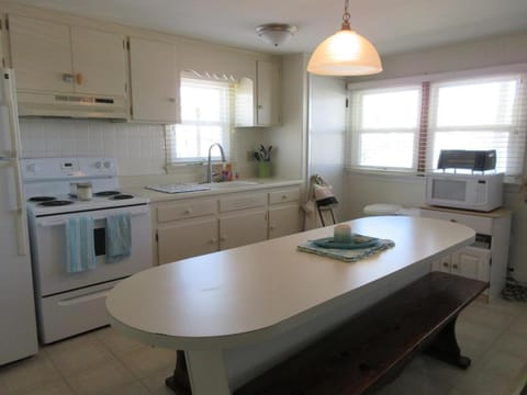 Recently Updated Second Floor Duplex Located On The Ocean Block In Surf City, Condo in Ship Bottom