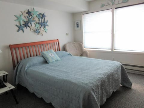 Fishery Condo With Ocean Views, 3 Bedrooms And 2 Baths And Lifeguarded Pool, Condominio in Ship Bottom