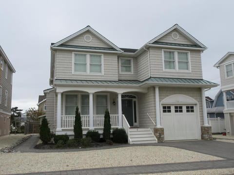 Contempory Home Oceanside In Brant Beach Maison in North Beach Haven