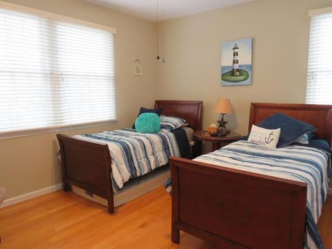 Beautiful 2200 Sq Ft Home Sleeps 10 Bring Your Water Toys! House in Manahawkin