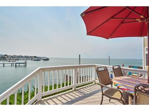Beautiful Bay Front Home! House in North Beach Haven