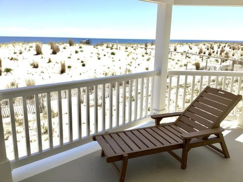 Pet Friendly Beach Front Vacation Rental On Lbi Condominio in North Beach Haven