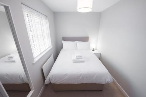 Space Apartments - Parking - Fast Wifi - 2 Double Bedrooms - Smart Tv Copropriété in Colchester