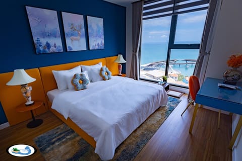 Bed, Natural landscape, View (from property/room), Balcony/Terrace, Photo of the whole room, Beach, Bedroom, Sea view