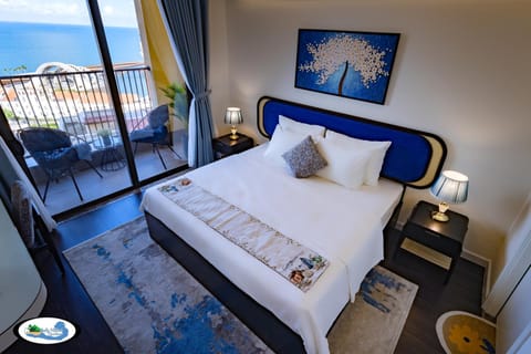 Bed, Natural landscape, View (from property/room), Balcony/Terrace, Photo of the whole room, Bedroom, Sea view