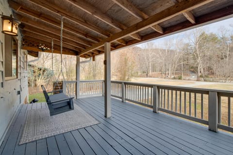 Serene Lake Lure Cabin with Resort Amenities! House in Lake Lure